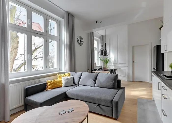 Grand - Two Bedroom, 6 Person Center *