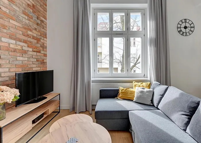 Grand - Two Bedroom, 6 Person Center *