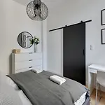 아파트 Grand - Two Bedroom, 6 Person Center 소포트